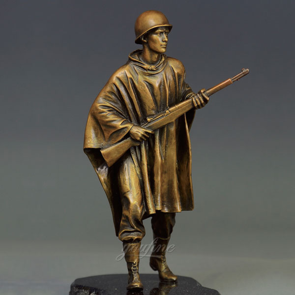 Bronze casting military warrior holds gun monuments statues for sale