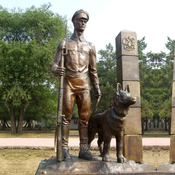Life size bronze casting patriotic soldier and army dog statues outside