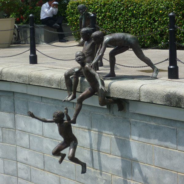 World famous bronze casting boys jumping into the rivers statues for sale