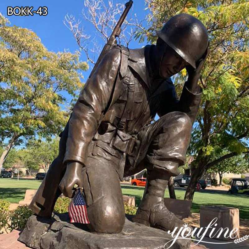 Life Size Kneeling Soldier Bronze Statue Supplier BOKK-43